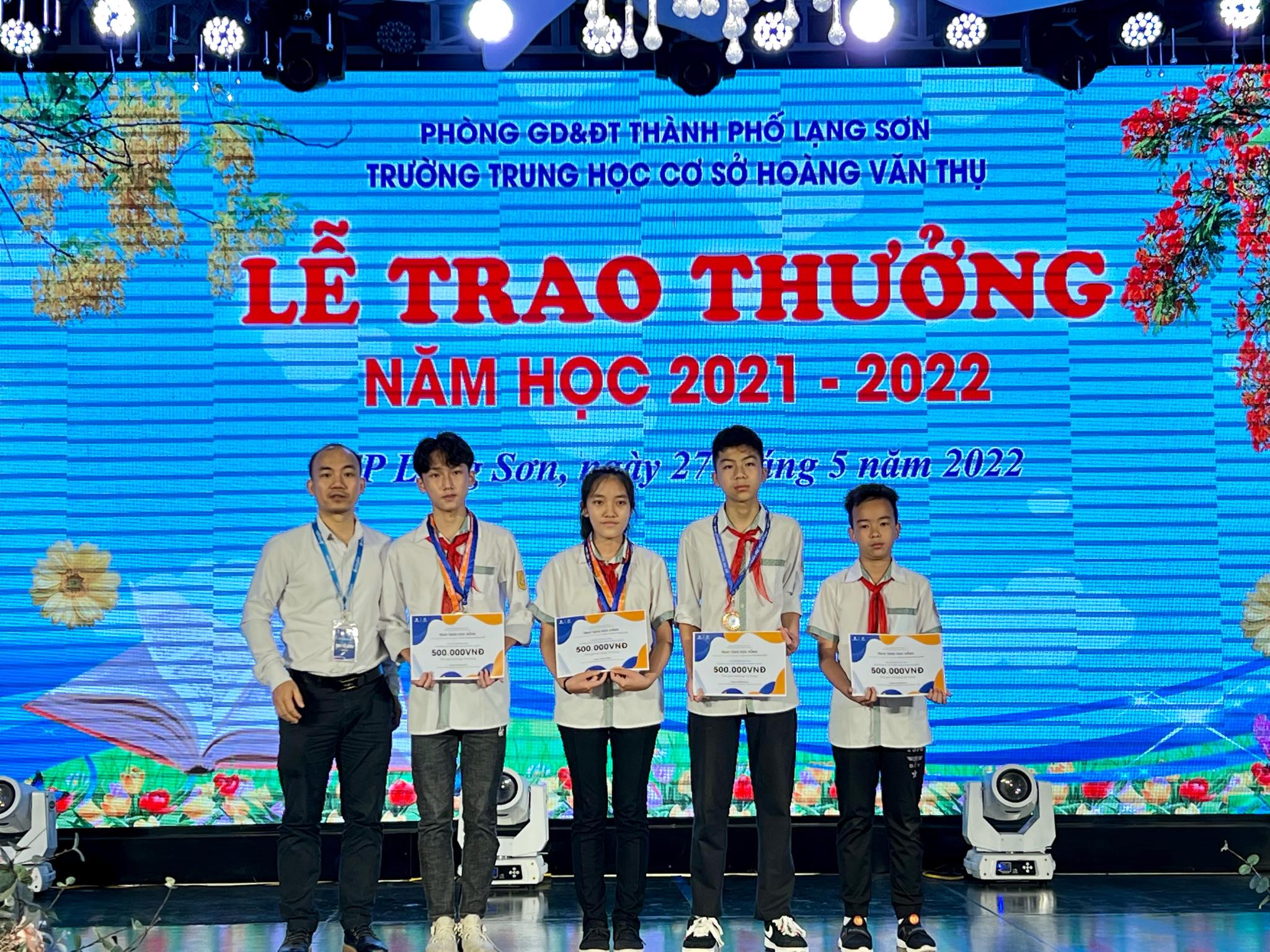Trao giải Kỳ thi Toán học Hoa Kỳ AMC8 2022 cho học sinh trường THCS Hoàng Văn Thụ – Lạng Sơn